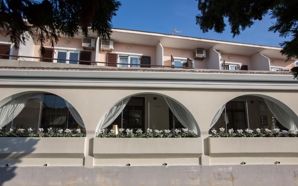 Hotel La Settima Luna building in Bašanija